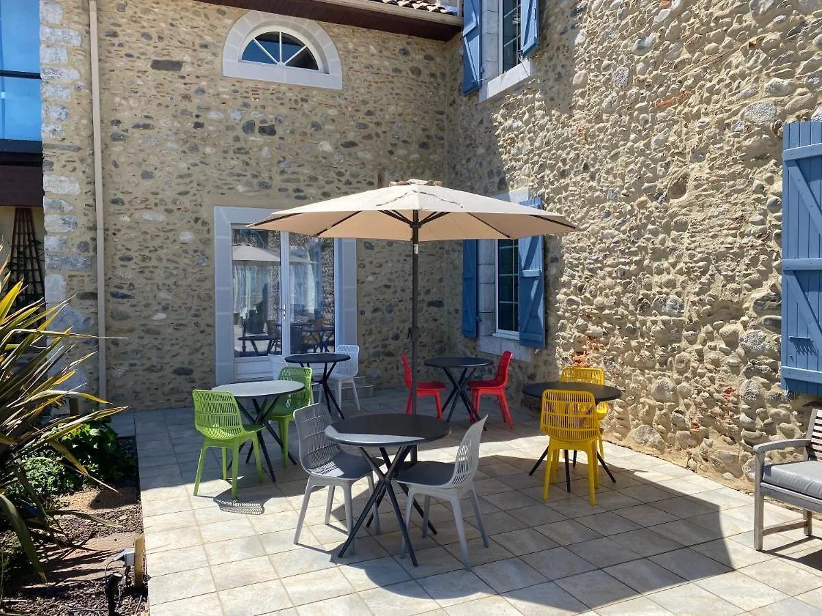 La Maison Du Bonheur Ausson B&B